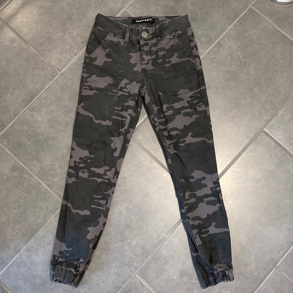 Prosperity Denim Black Gray Camo Print Jogger Jeans XS